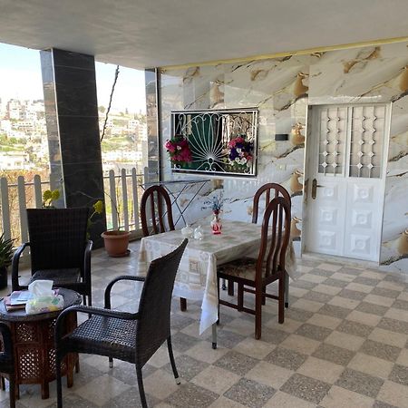 Huseein Rooms Джераш Екстер'єр фото