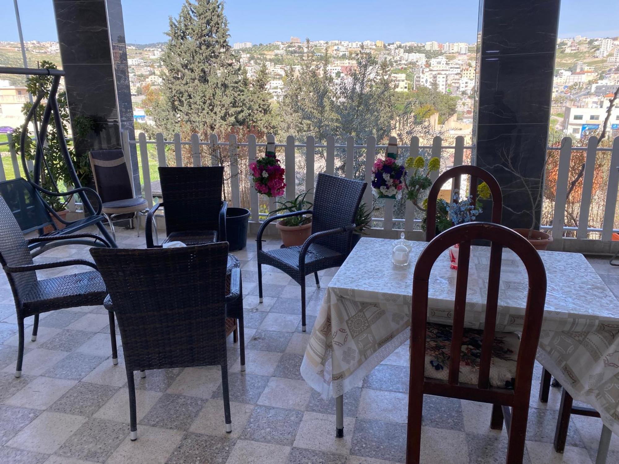Huseein Rooms Джераш Екстер'єр фото