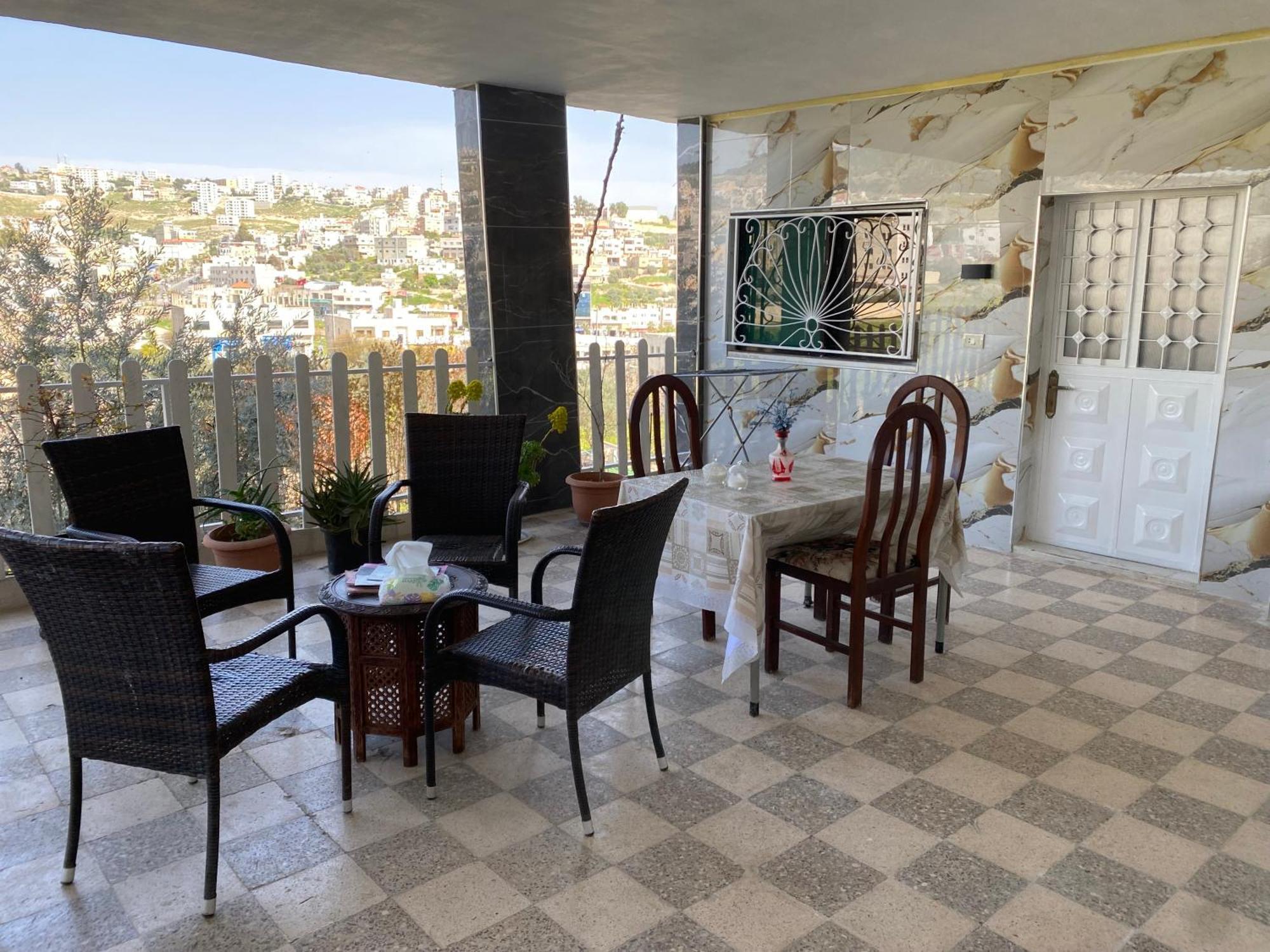 Huseein Rooms Джераш Екстер'єр фото